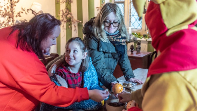 Digwyddiad Nadolig, Tŷ’r Masnachwr Tuduraidd, Sir Benfro